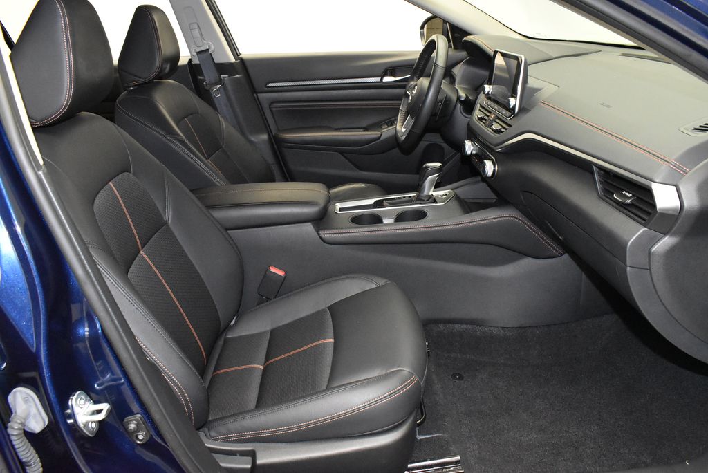 2022 Nissan Altima SR 23