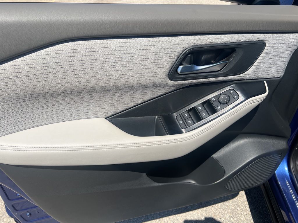 2021 Nissan Rogue SV photo
