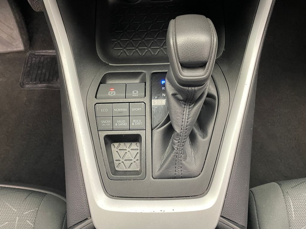 2022 Toyota RAV4 XLE 29