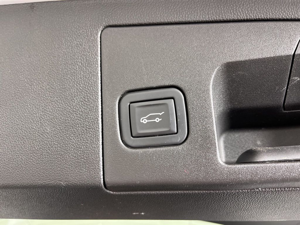 Thumbnail: 2023 Cadillac XT5 - 10