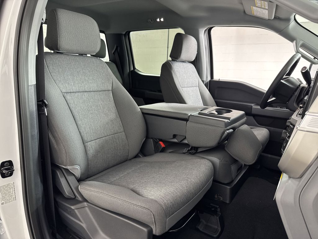 2025 Ford F-250 photo 19