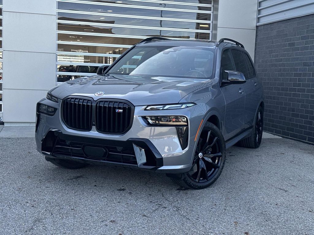 2023 BMW X7 M60i