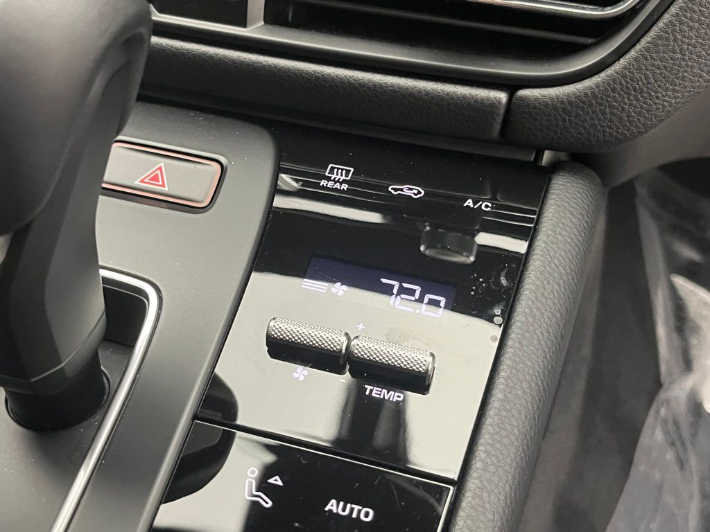 Thumbnail: 2025 Porsche Macan - 18