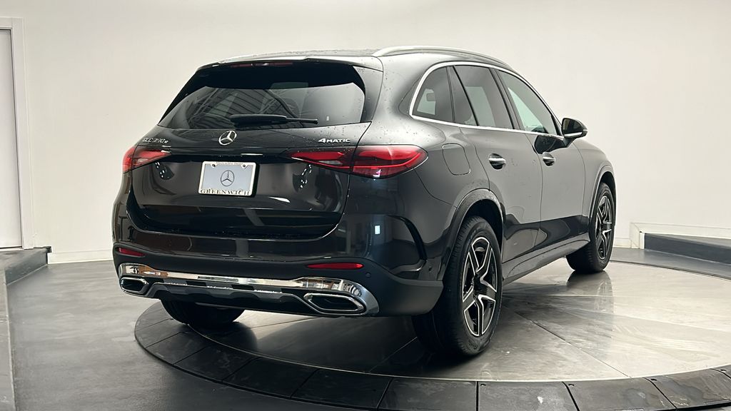 2025 Mercedes-Benz GLC 350 7