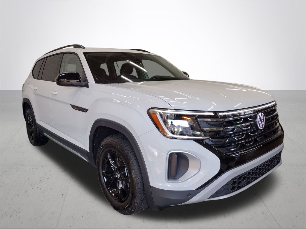 2025 Volkswagen Atlas Peak Edition SE photo 2