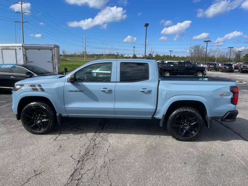 View vehicle photo 4