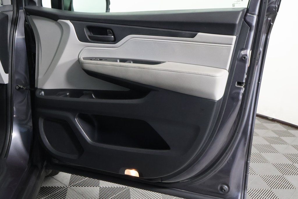 Thumbnail: 2018 Honda Odyssey - 14