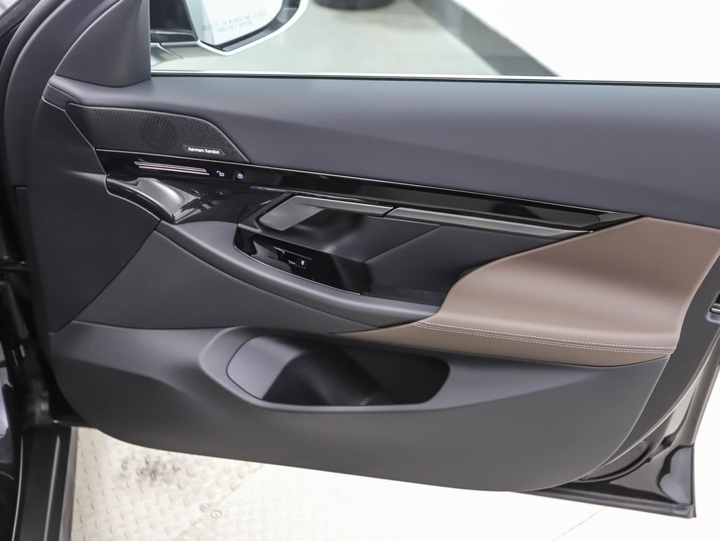 2026 BMW 5 Series 530i xDrive 28