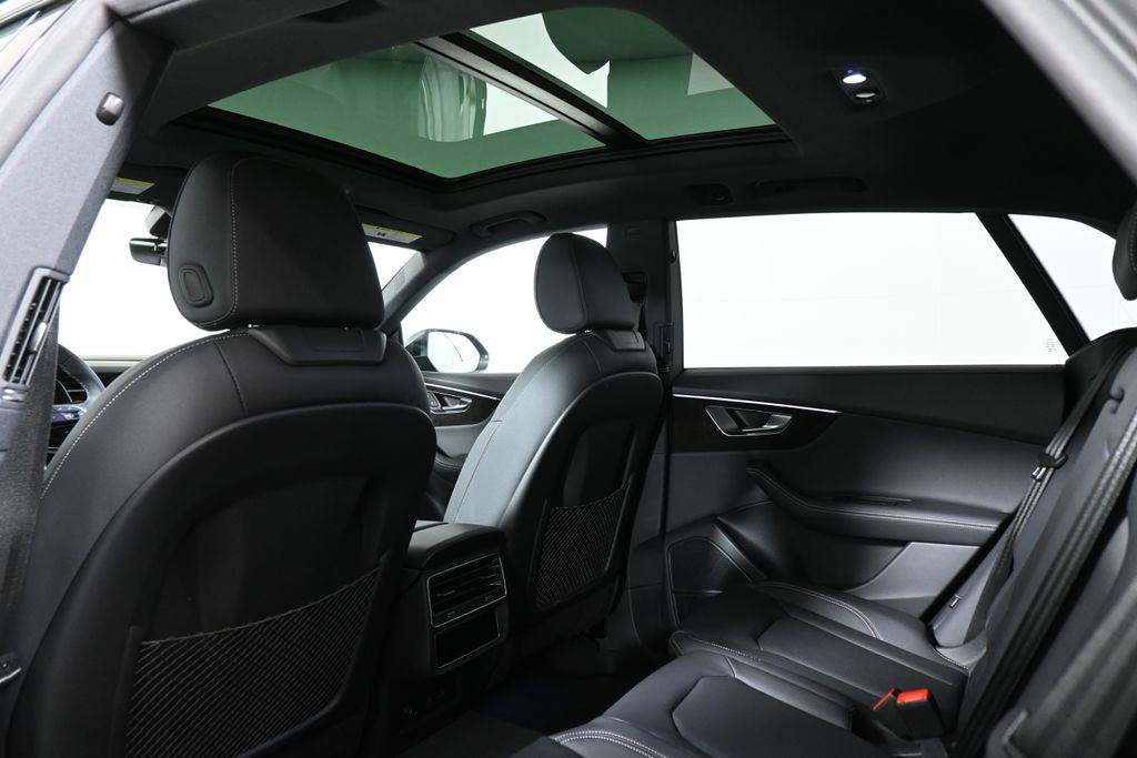 Thumbnail: 2026 Audi Q8 - 27