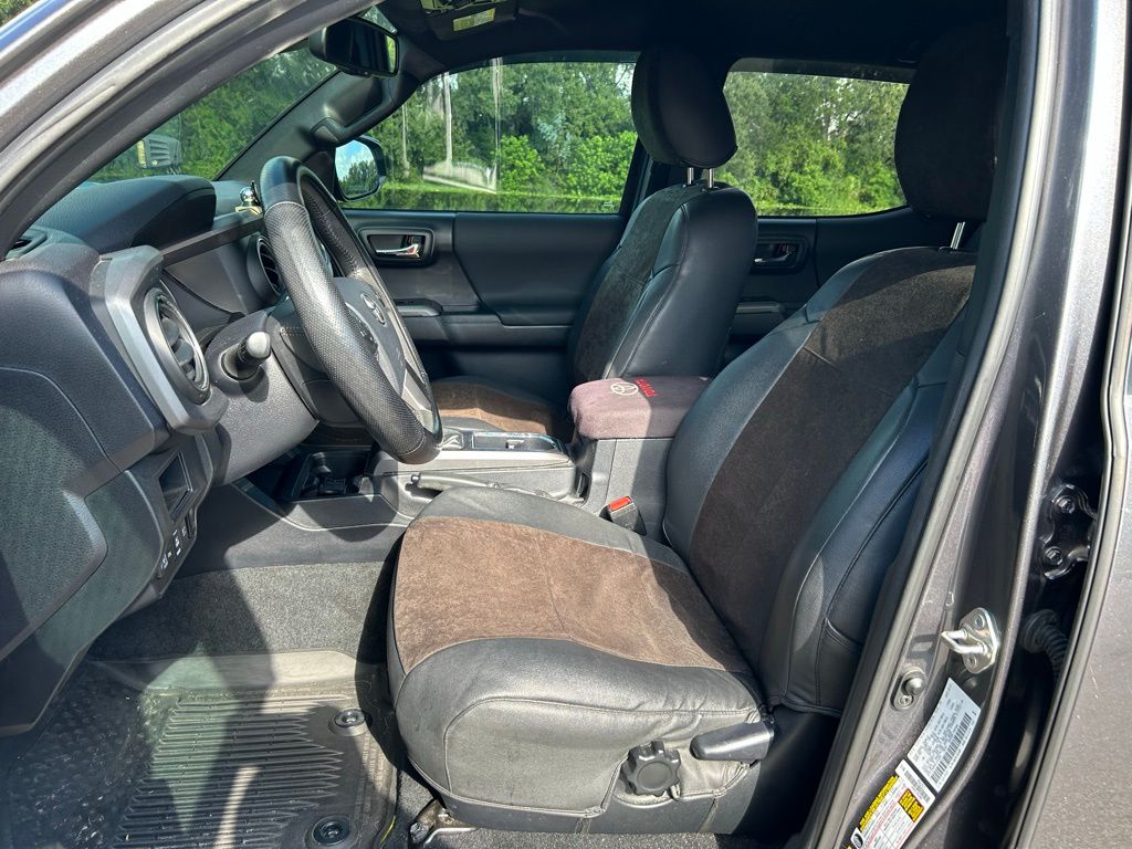 Thumbnail: 2019 Toyota Tacoma - 14