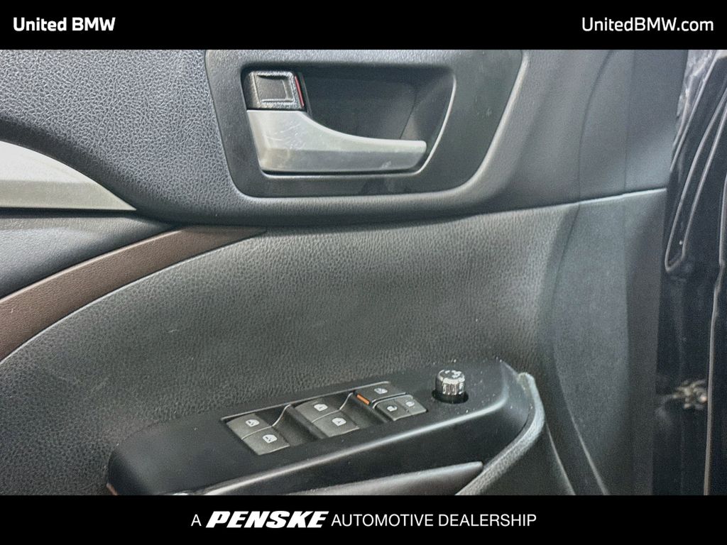 Thumbnail: 2016 Toyota Highlander - 10