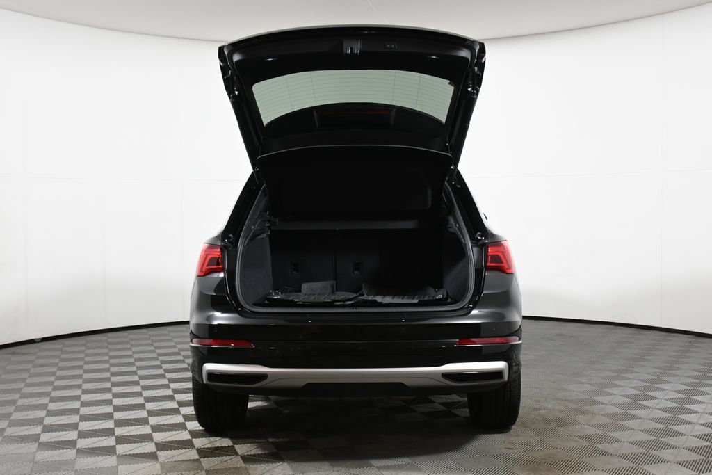 Thumbnail: 2021 Audi Q3 - 32