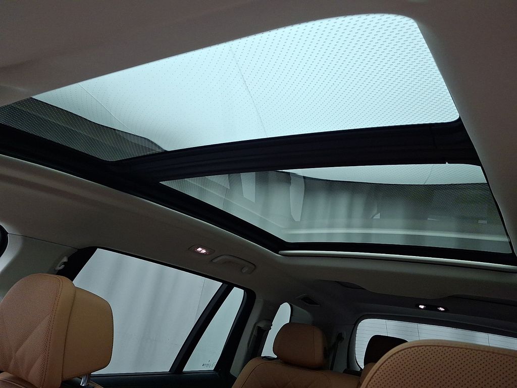 Thumbnail: 2024 BMW X7 - 17