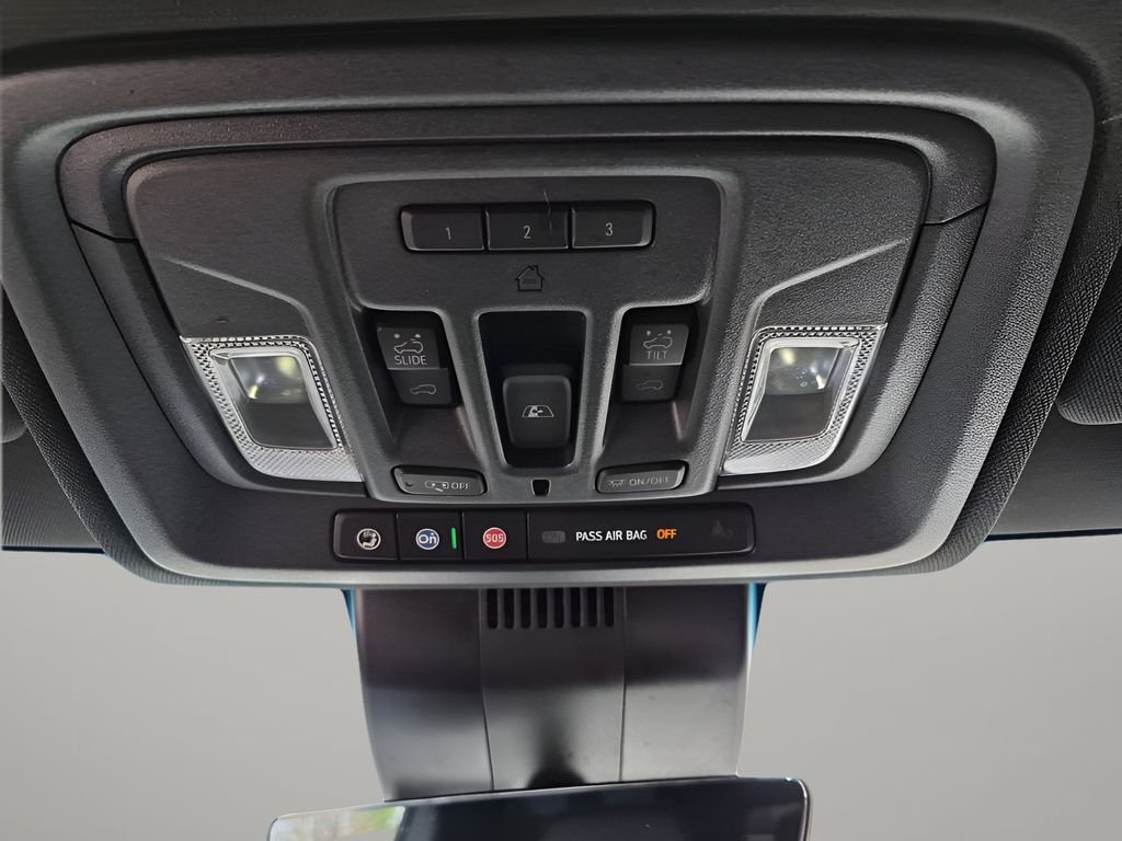 Used 2025 White GMC AT4 image 43