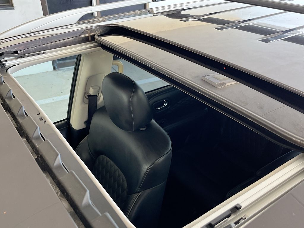 Used 2022 Gray INFINITI LUXE image 23