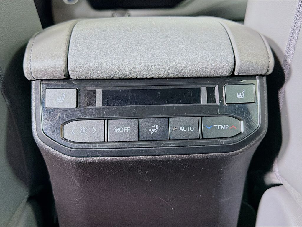 Used 2022 Toyota Highlander Hybrid SUV