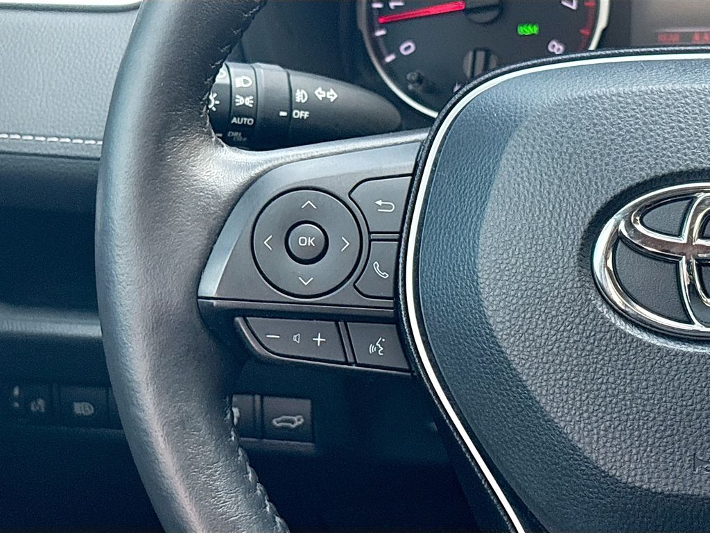 Thumbnail: 2021 Toyota RAV4 - 11