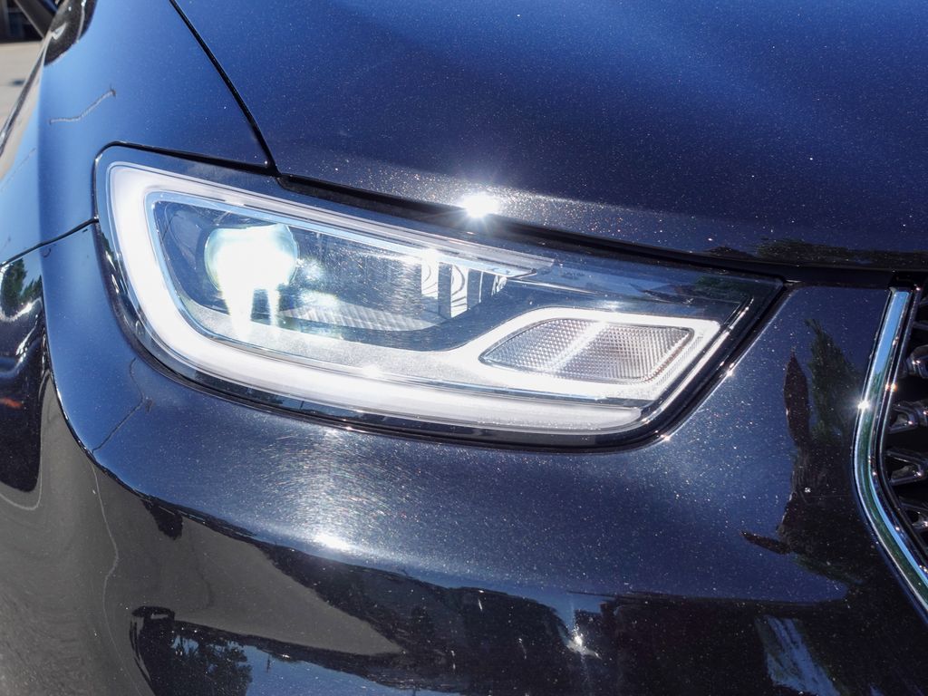 Used 2024 Black Chrysler Select image 3