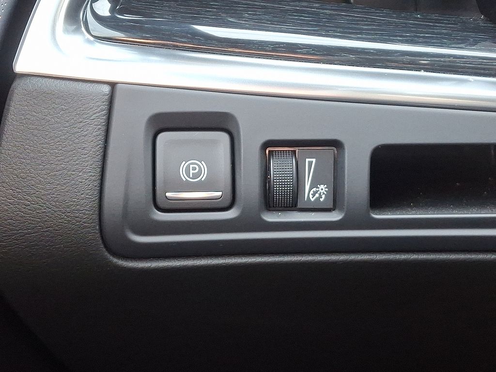 Thumbnail: 2025 Cadillac XT5 - 24