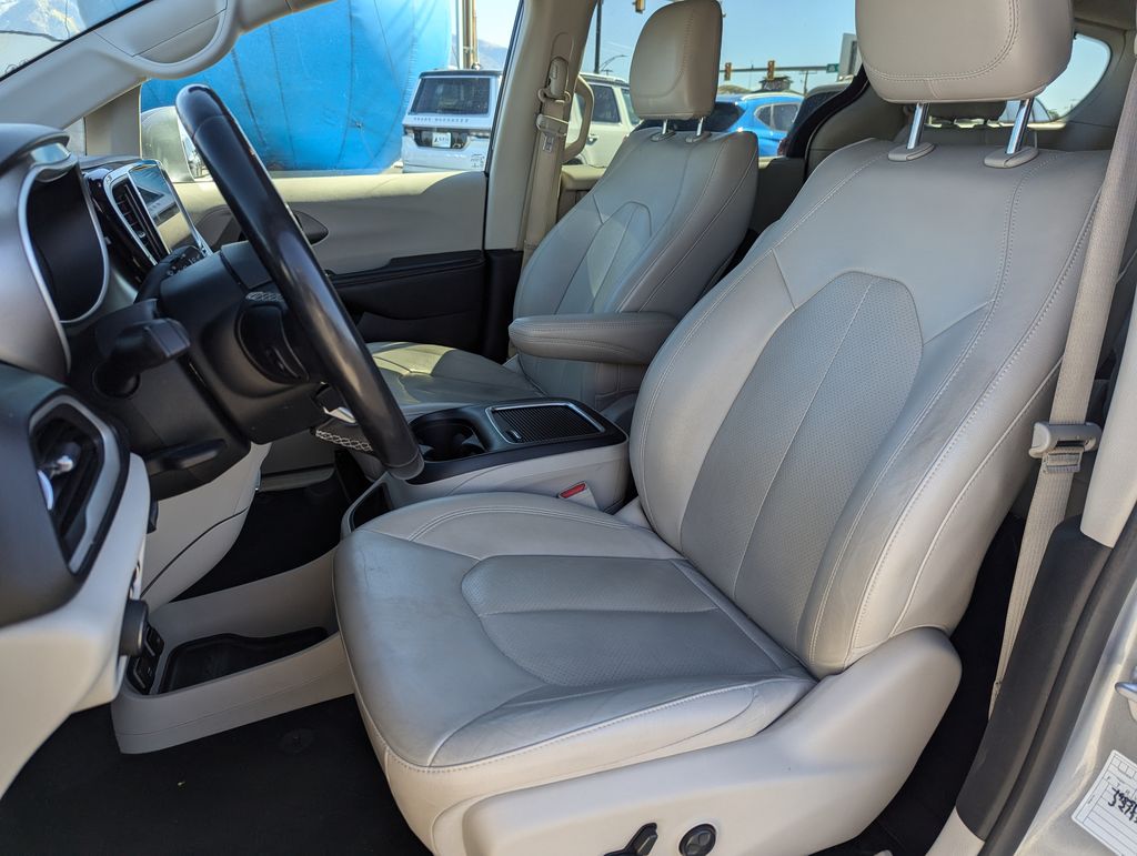 2021 Chrysler Pacifica Touring L 25