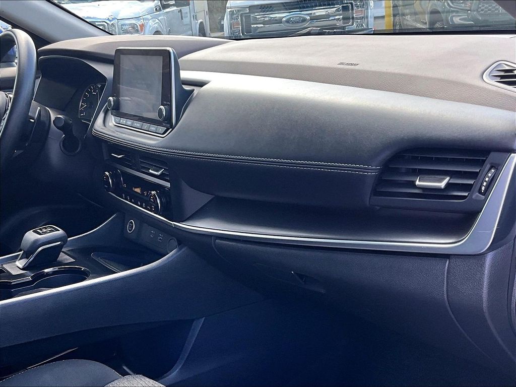 2023 Nissan Rogue — photo 17