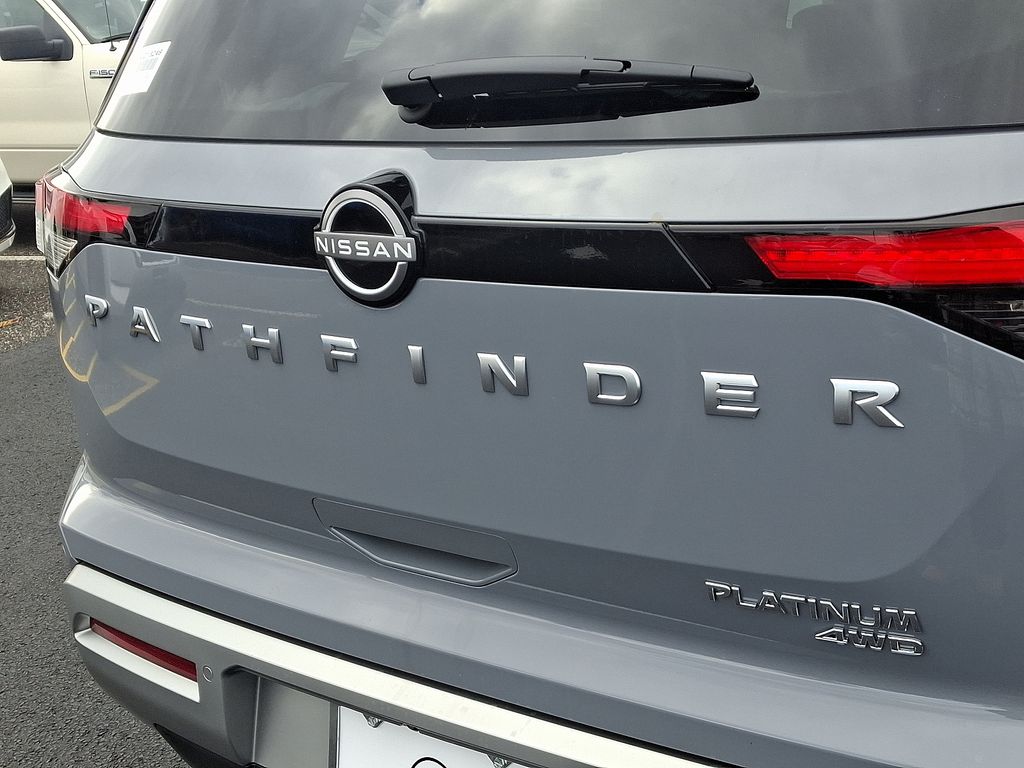 2025 Nissan Pathfinder Platinum 5