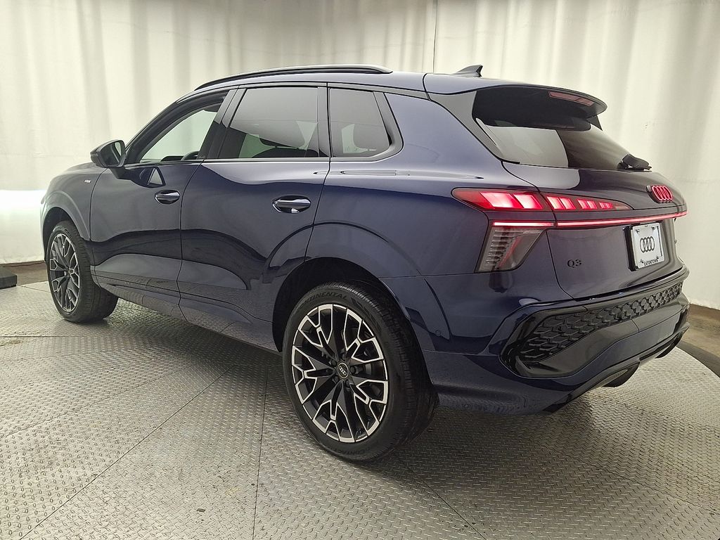 Thumbnail: 2026 Audi Q3 - 4