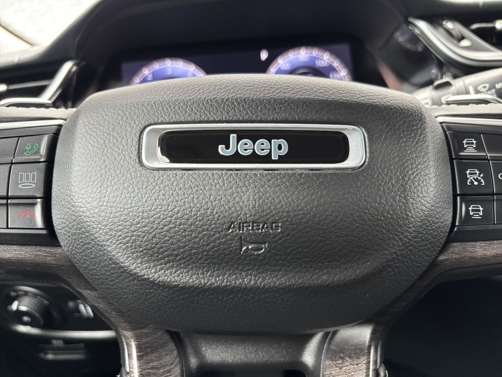 Used Car 2022 Jeep Grand Cherokee  Limited For Sale Under $30,000 In Austin, Texas