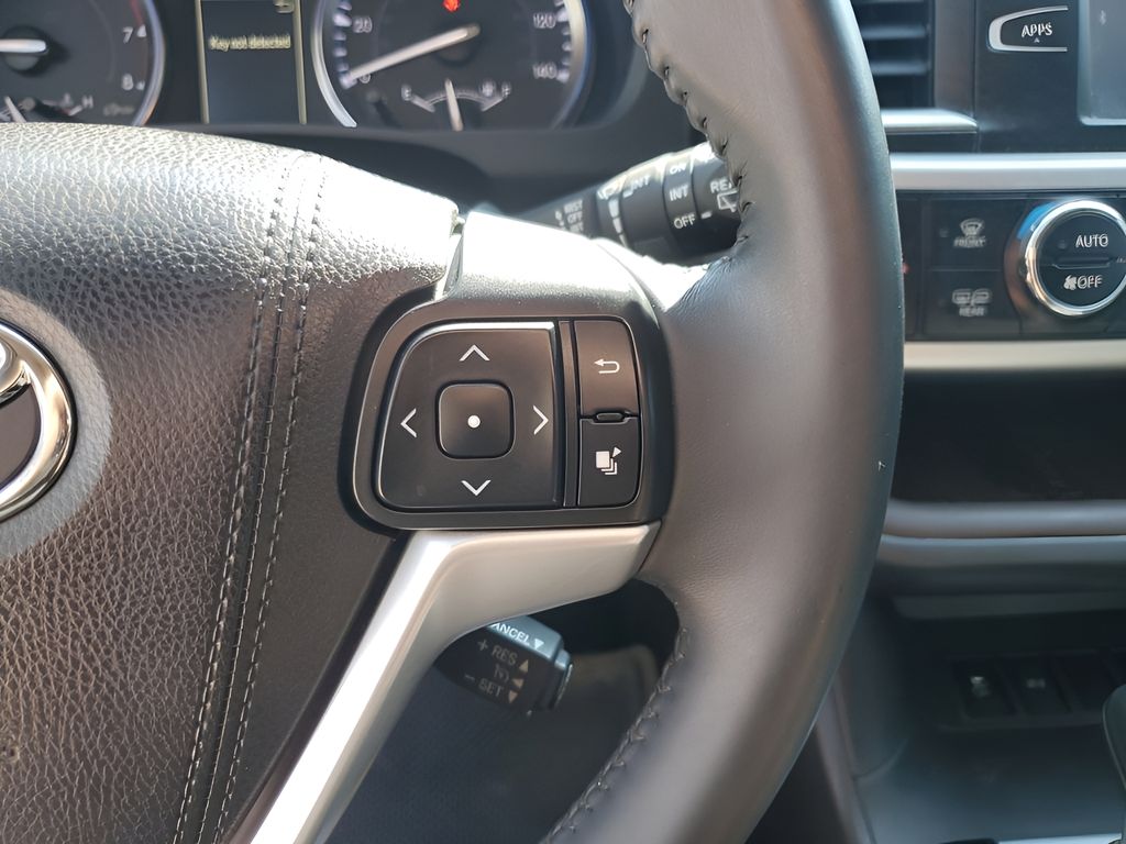 Used Car 2016 Toyota Highlander  Xle V6 For Sale In Austin, Texas