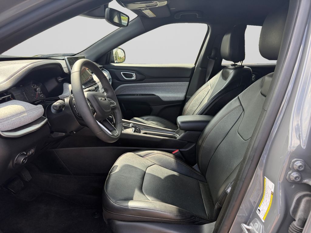 2023 Jeep Compass Latitude Lux Gray at South Hills CDJR