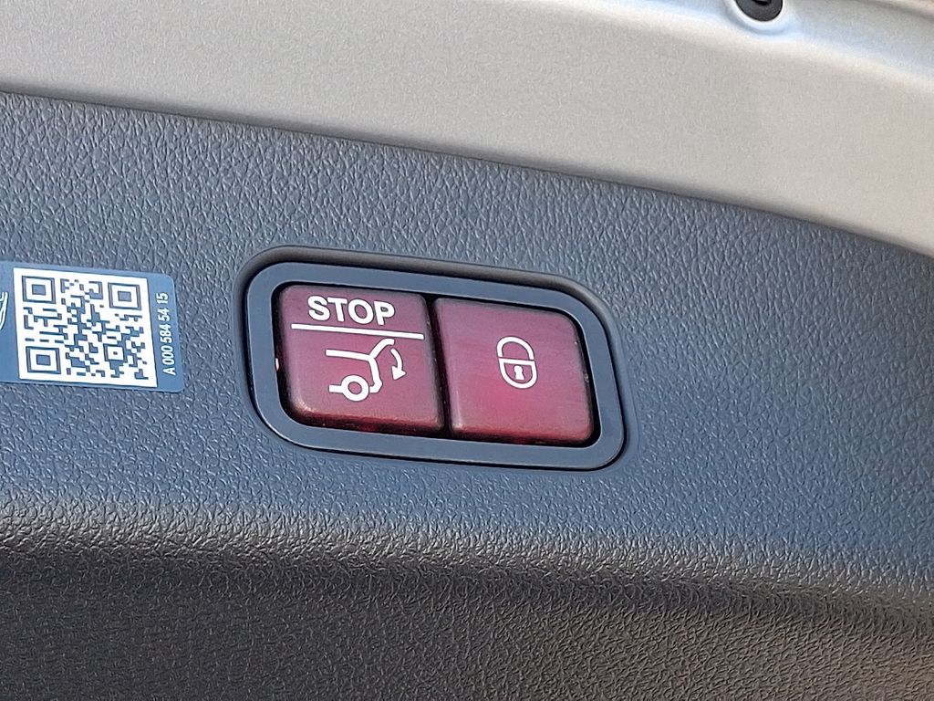 Thumbnail: 2025 Mercedes-Benz GLC - 29