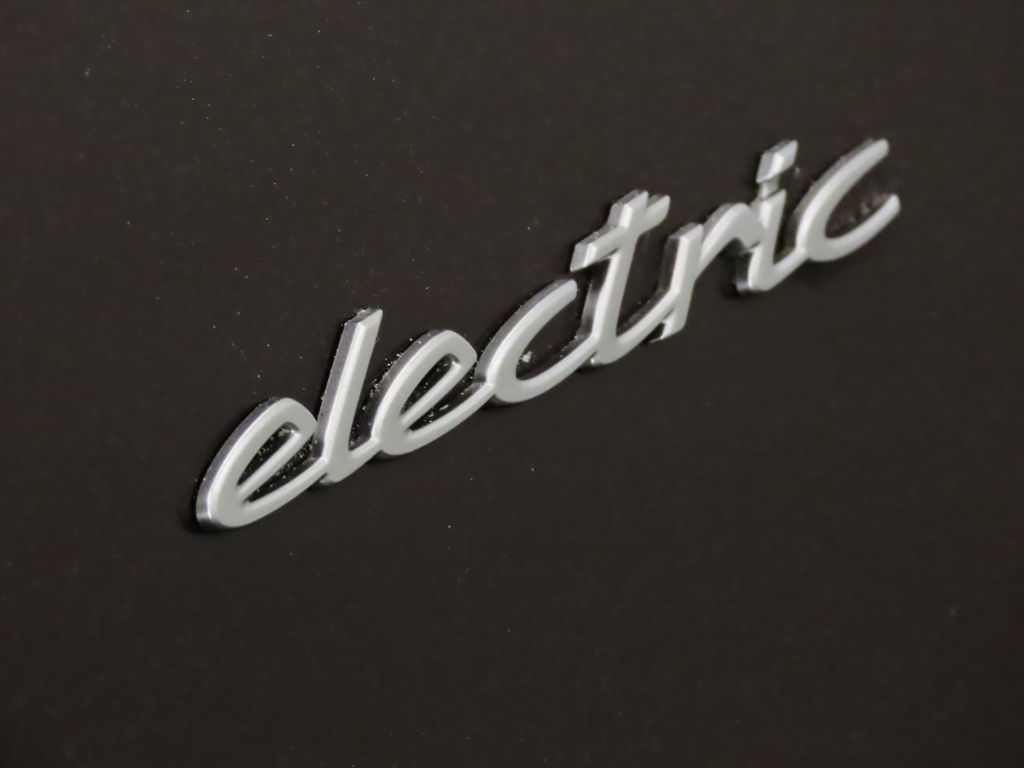 Thumbnail: 2025 Porsche Macan - 13