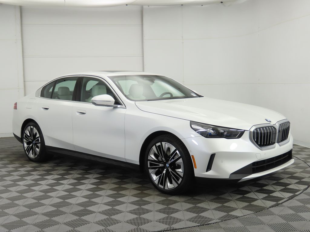 Thumbnail: 2026 BMW 5 Series - 3