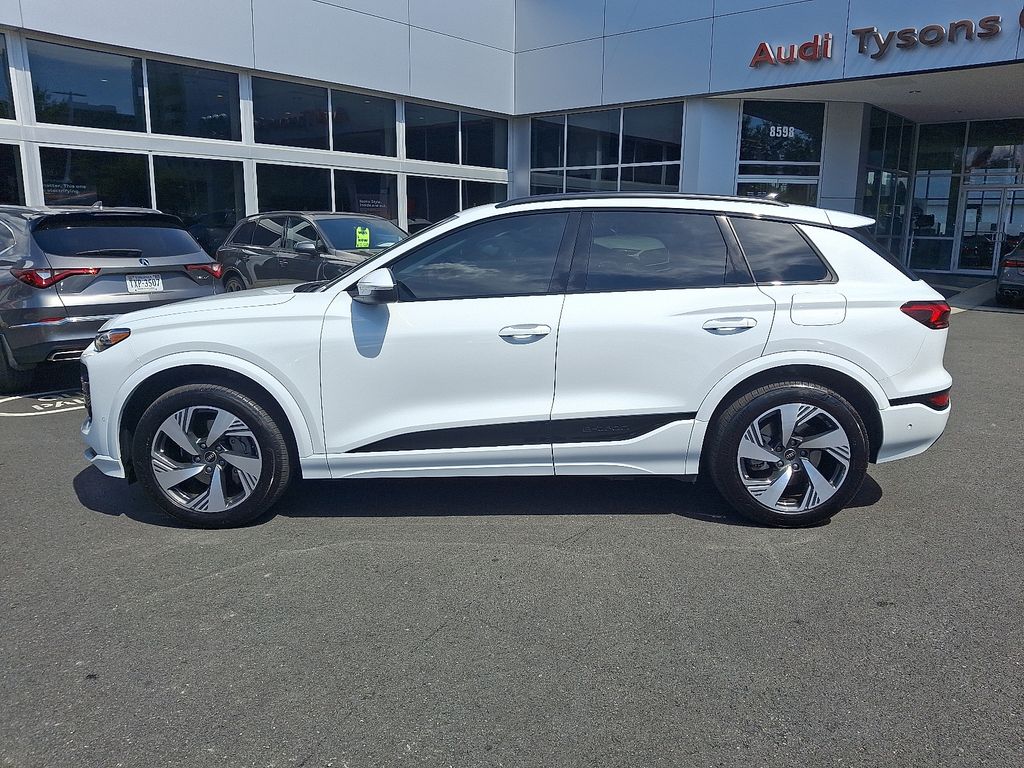 Thumbnail: 2025 Audi Q6 e-tron - 7