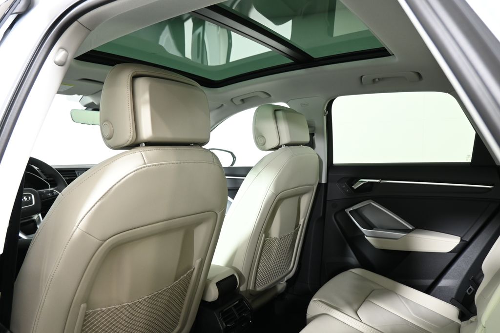 Thumbnail: 2025 Audi Q3 - 26