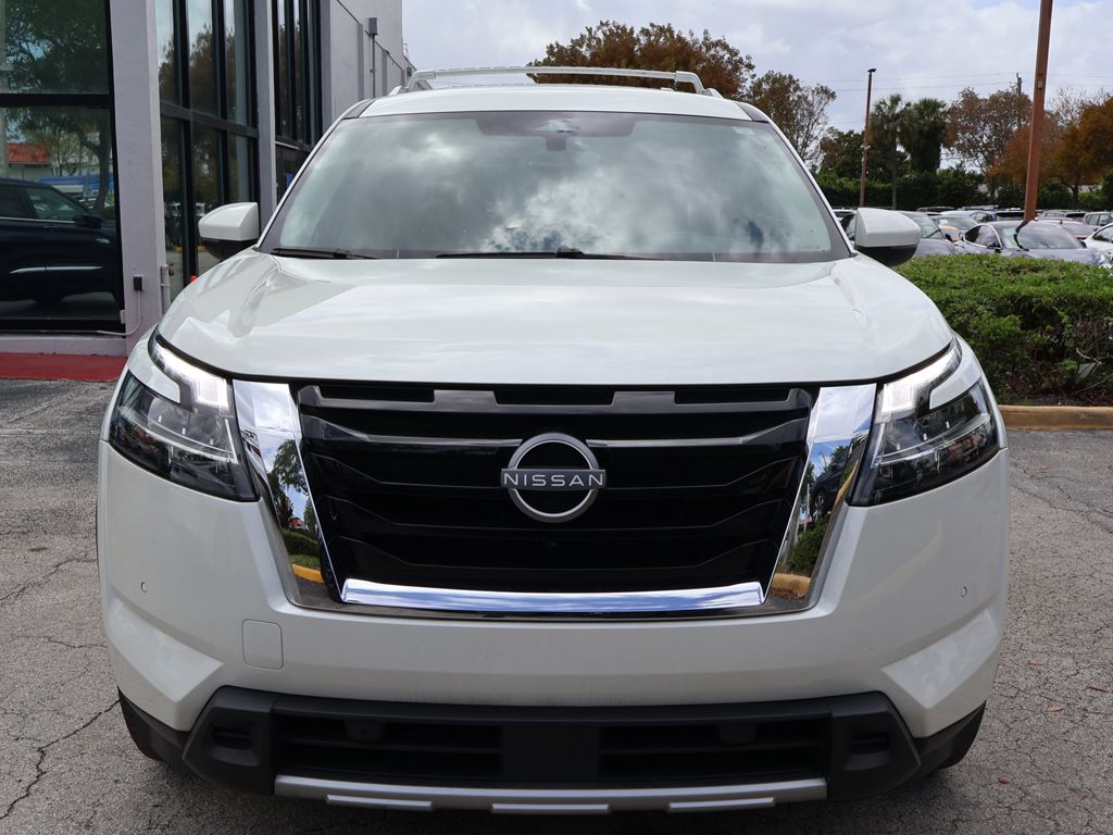 Used 2024 White Nissan SL image 12