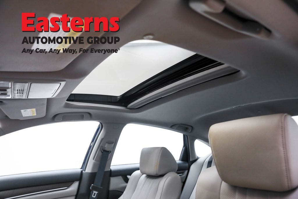 Used 2020 Blue Honda EX-L image 33