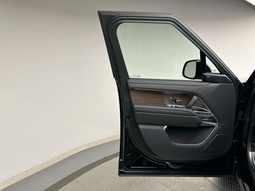 Thumbnail: 2026 Land Rover Range Rover - 9