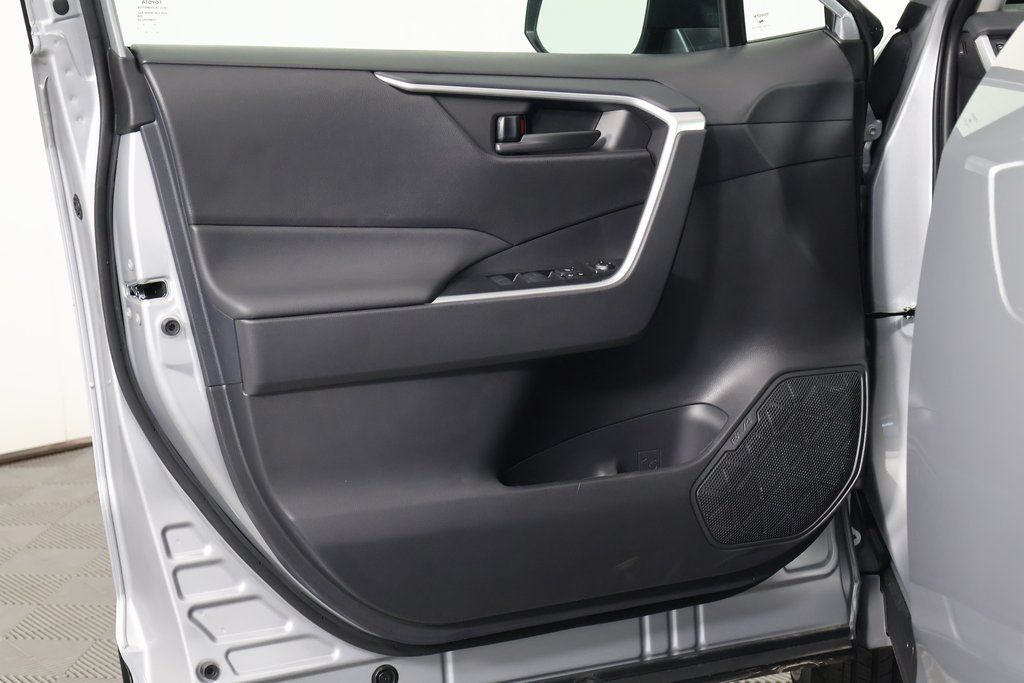 Thumbnail: 2025 Toyota RAV4 - 12