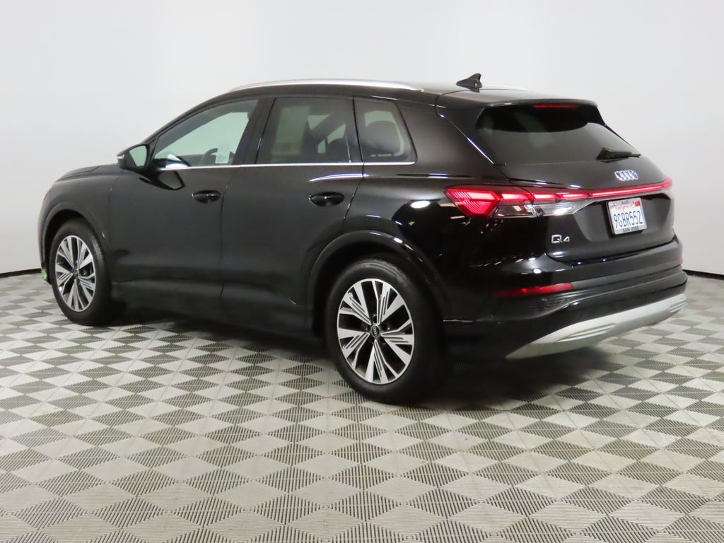 Thumbnail: 2023 Audi Q4 e-tron - 3