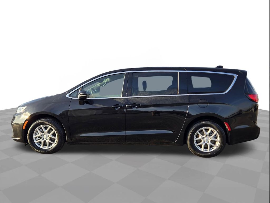 2025 Chrysler Pacifica Select - 6