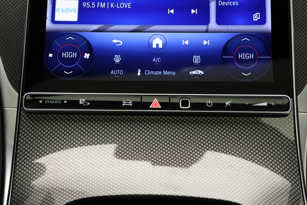 Thumbnail: 2025 Mercedes-Benz GLC - 28