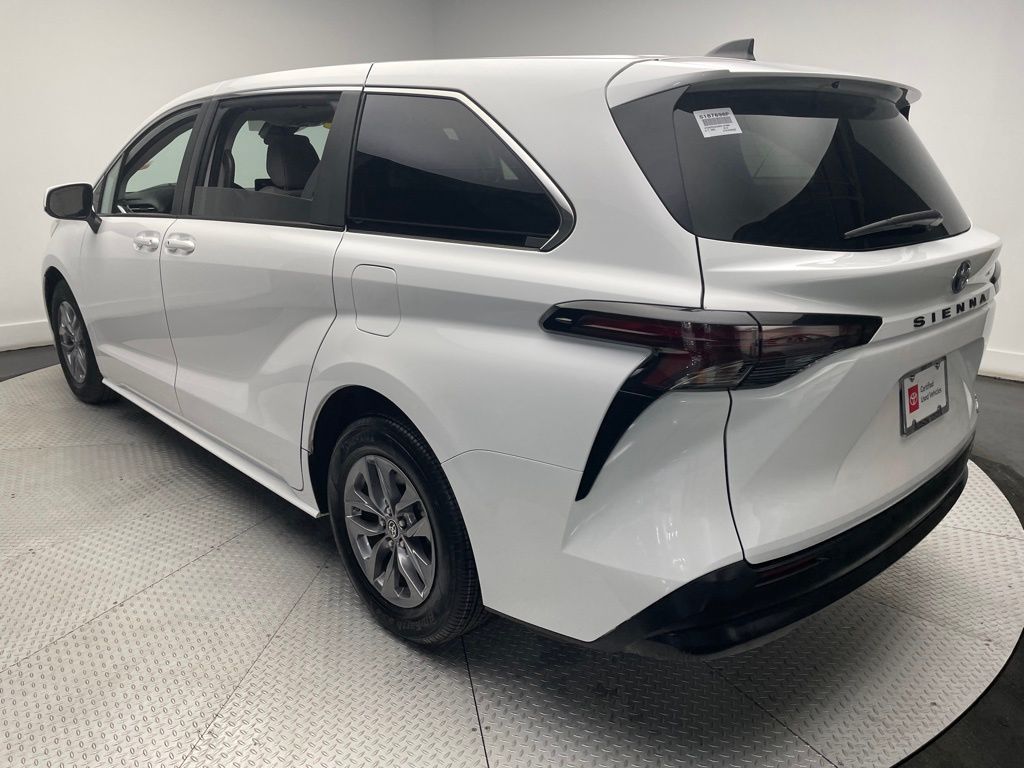 2024 Toyota Sienna LE 7