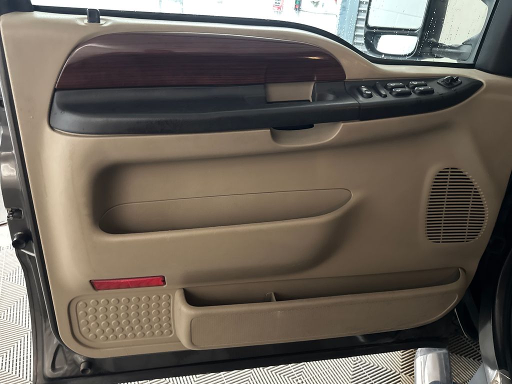Used 2005  Ford Lariat image 15