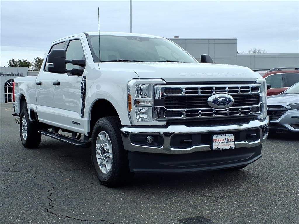 2025 Ford F-250 Super Duty XLT Crew Cab 4WD