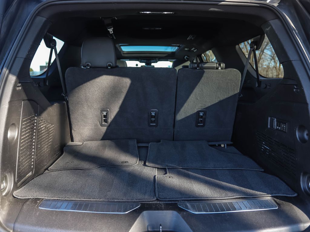 Thumbnail: 2022 Chevrolet Suburban - 25