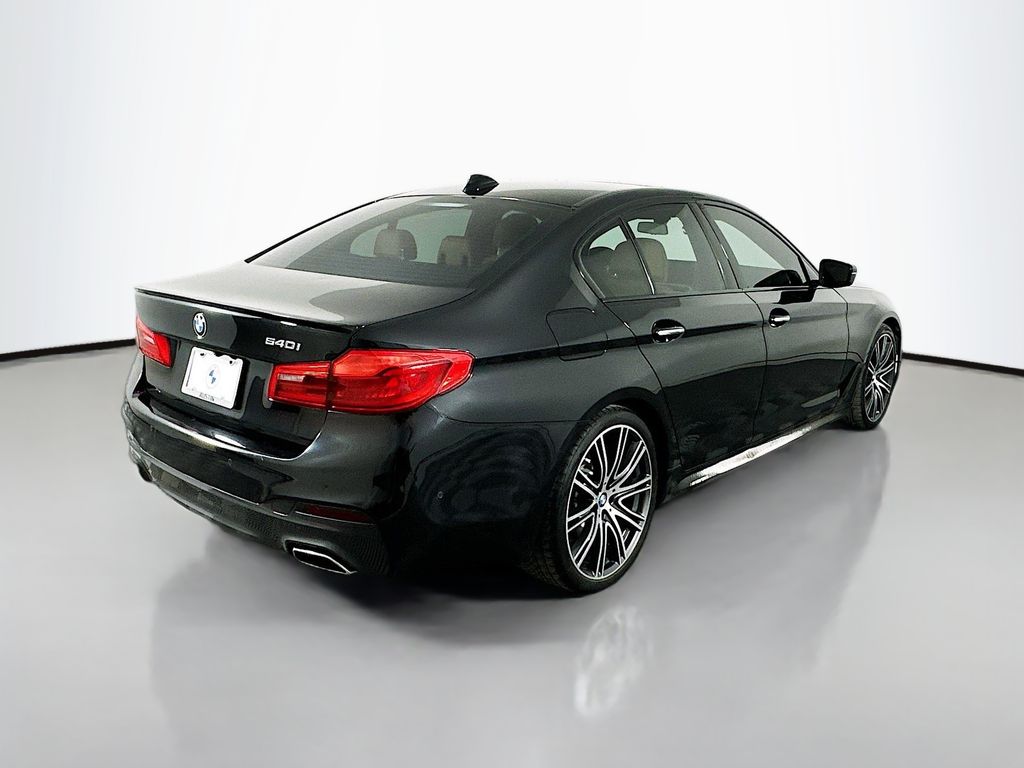 Thumbnail: 2018 BMW 5 Series - 5