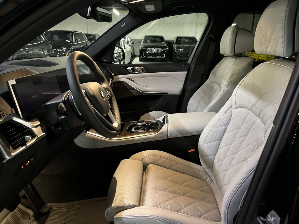 Thumbnail: 2026 BMW X5 - 11