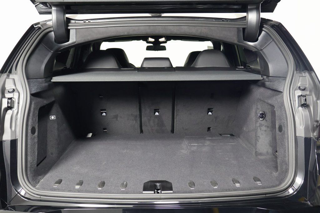 Thumbnail: 2026 BMW XM - 8