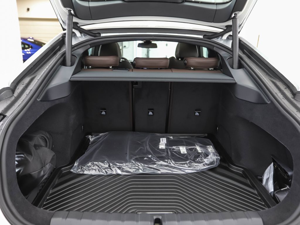 Thumbnail: 2026 BMW i4 - 24